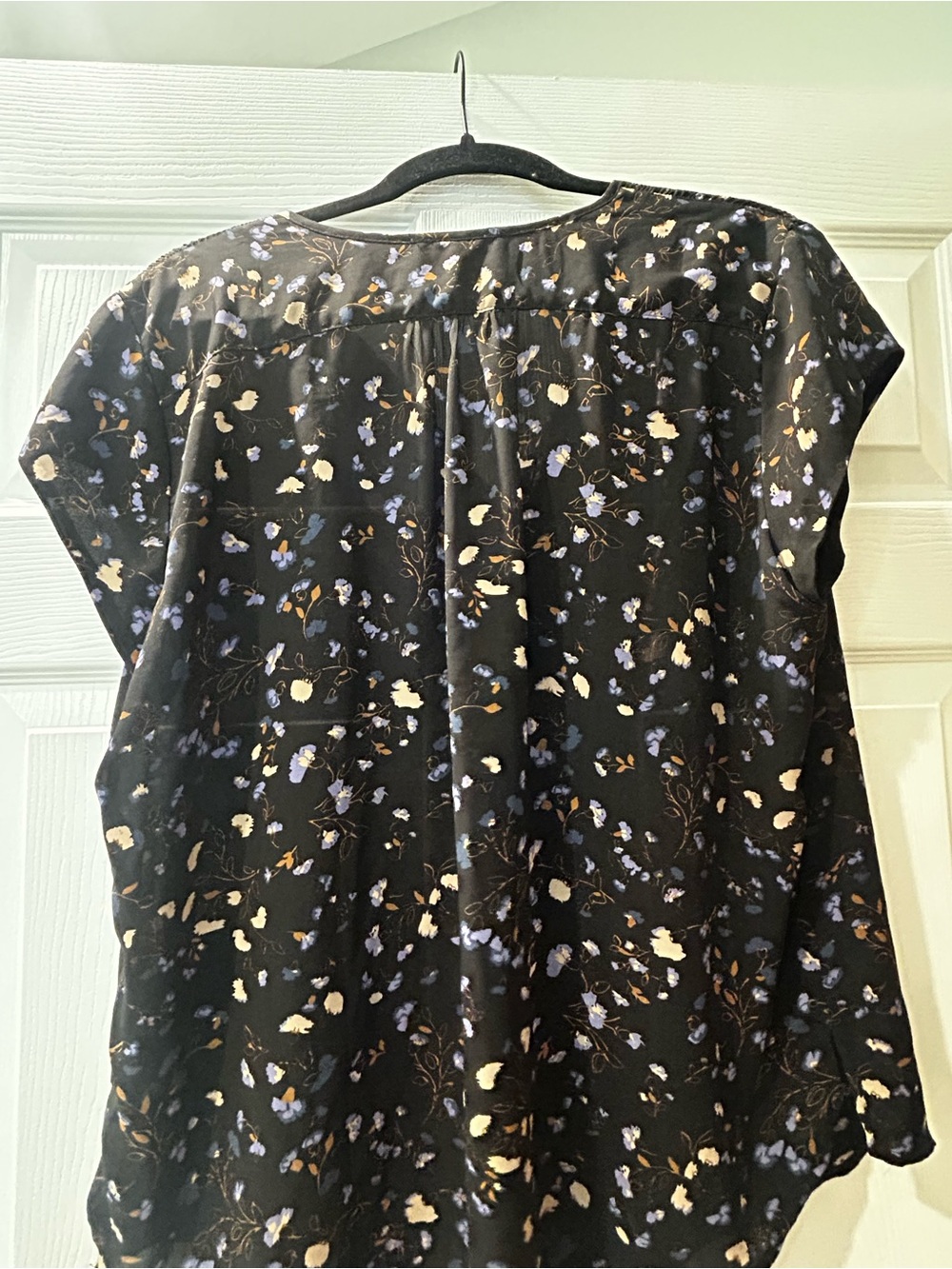 Monday Fun Navy floral blouse
XXL - Picture 2 of 7